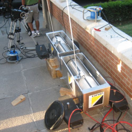 Imagen de aparatos para ingeniería colocados en exterior